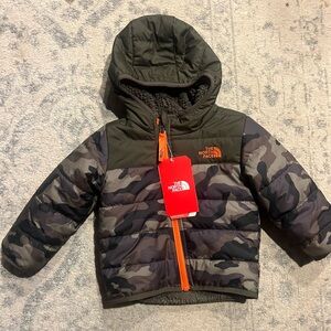 The North Face Kids' Camouflage Chimbo Jacket reversible
